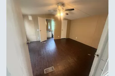 601 Clear Lake Road #D, Highlands, TX 77562 - Photo 5