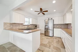 223 Easterly Dr, Tiki Island, TX 77554 - Photo 15