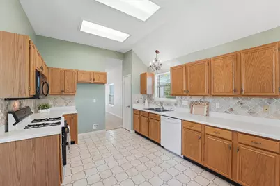 3918 E Peach Hollow Circle, Pearland, TX 77584 - Photo 9