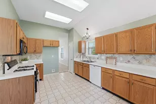 3918 E Peach Hollow Cir, Pearland, TX 77584 - Photo 9