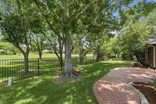 3918 E Peach Hollow Cir, Pearland, TX 77584 - Photo 23