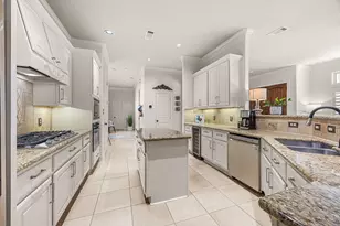 5 Schwab Ln, Houston, TX 77055 - Photo 9