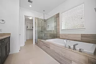 2713 Kinsley Oaks Dr, Houston, TX 77007 - Photo 21
