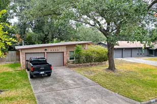 9550 Fairdale Ln, Houston, TX 77063 - Photo 3