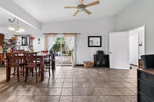 9550 Fairdale Ln, Houston, TX 77063 - Photo 11