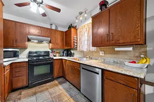 9550 Fairdale Ln, Houston, TX 77063 - Photo 17