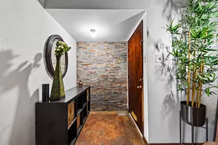9550 Fairdale Ln, Houston, TX 77063 - Photo 5