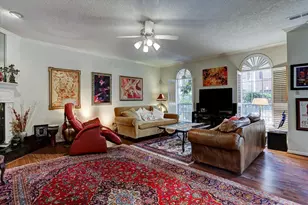 2125 Bering Dr, Houston, TX 77057 - Photo 3