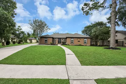 7822 Maple Tree Drive, Houston, TX 77088 - Photo 3