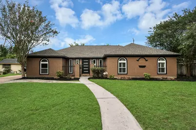 7822 Maple Tree Drive, Houston, TX 77088 - Photo 1