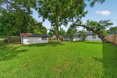 310 Nasturtium Street, Lake Jackson, TX 77566 - Photo 37