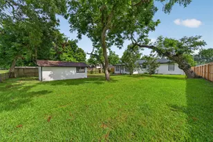 310 Nasturtium St, Lake Jackson, TX 77566 - Photo 37