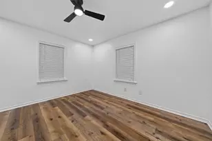 310 Nasturtium St, Lake Jackson, TX 77566 - Photo 11