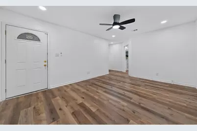 310 Nasturtium Street, Lake Jackson, TX 77566 - Photo 5