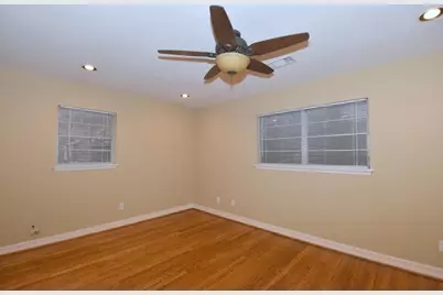 10402 Chatterton Drive, Houston, TX 77043 - Photo 19
