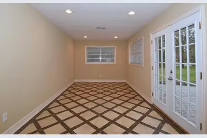 10402 Chatterton Drive, Houston, TX 77043 - Photo 15