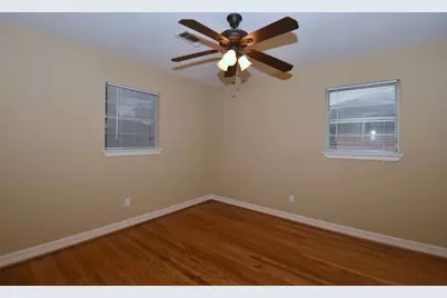 10402 Chatterton Drive, Houston, TX 77043 - Photo 23