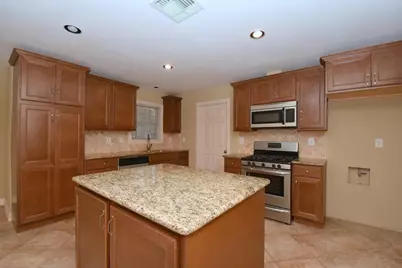 10402 Chatterton Drive, Houston, TX 77043 - Photo 9