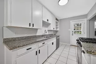 6741 Feldspar St, Houston, TX 77092 - Photo 9