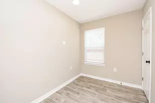 5433 Chennault Rd, Houston, TX 77033 - Photo 15