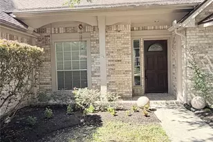 10707 Overton Cir, Houston, TX 77065 - Photo 3