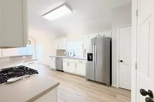 10707 Overton Cir, Houston, TX 77065 - Photo 13