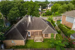 1813 Oakwood Dr E, Pearland, TX 77581 - Photo 7