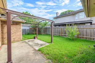 1813 Oakwood Dr E, Pearland, TX 77581 - Photo 3