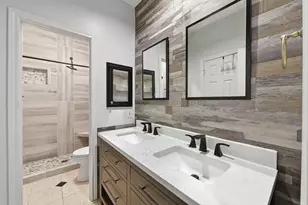 1813 Oakwood Dr E, Pearland, TX 77581 - Photo 31