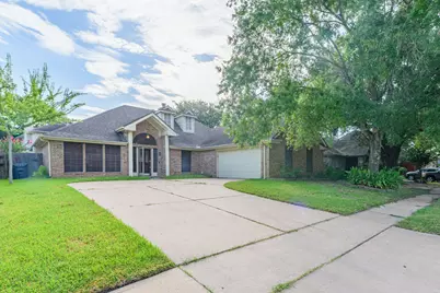 1813 Oak Wood Drive E, Pearland, TX 77581 - Photo 1