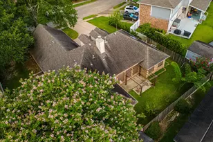 1813 Oakwood Dr E, Pearland, TX 77581 - Photo 9