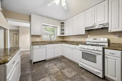 5610 Evergreen Street, Bellaire, TX 77401 - Photo 9