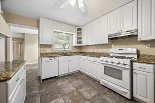 5610 Evergreen St, Bellaire, TX 77401 - Photo 9