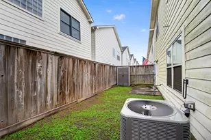 3730 Main Poplar Dr, Houston, TX 77025 - Photo 35