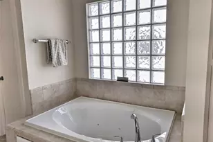 3730 Main Poplar Dr, Houston, TX 77025 - Photo 9