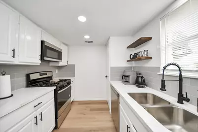 8631 Valley Ledge Drive, Houston, TX 77078 - Photo 9