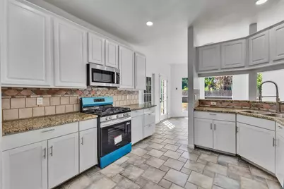 1019 Highland Woods Drive, Highlands, TX 77562 - Photo 11
