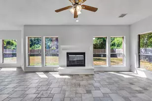 1019 Highland Woods Dr, Highlands, TX 77562 - Photo 17