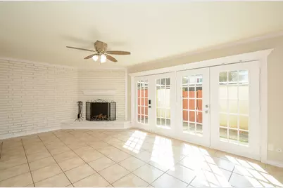 13282 Trail Hollow Drive, Houston, TX 77079 - Photo 5