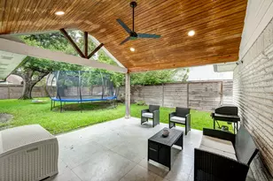 6735 Grovewood Ln, Houston, TX 77008 - Photo 3