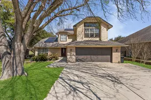 228 April Waters Dr W, Conroe, TX 77356 - Photo 5