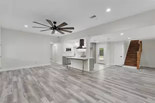 655 Avenue L, Dickinson, TX 77539 - Photo 9