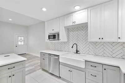 655 Avenue L, Dickinson, TX 77539 - Photo 17