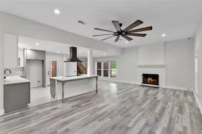 655 Avenue L, Dickinson, TX 77539 - Photo 9
