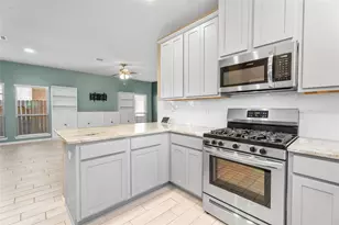24717 Teton Holw Trl, Houston, TX 77336 - Photo 9