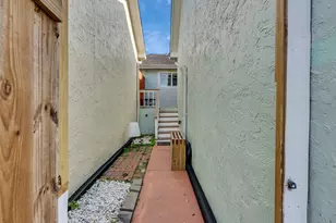 10109 Schaper Rd, Galveston, TX 77554 - Photo 17