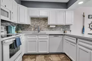 10109 Schaper Rd, Galveston, TX 77554 - Photo 9