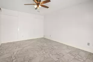 5609 Hollow Pines Dr, Houston, TX 77049 - Photo 15