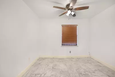 5609 Hollow Pines Drive, Houston, TX 77049 - Photo 17