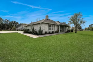 3608 Kristen Dr, Highlands, TX 77562 - Photo 3